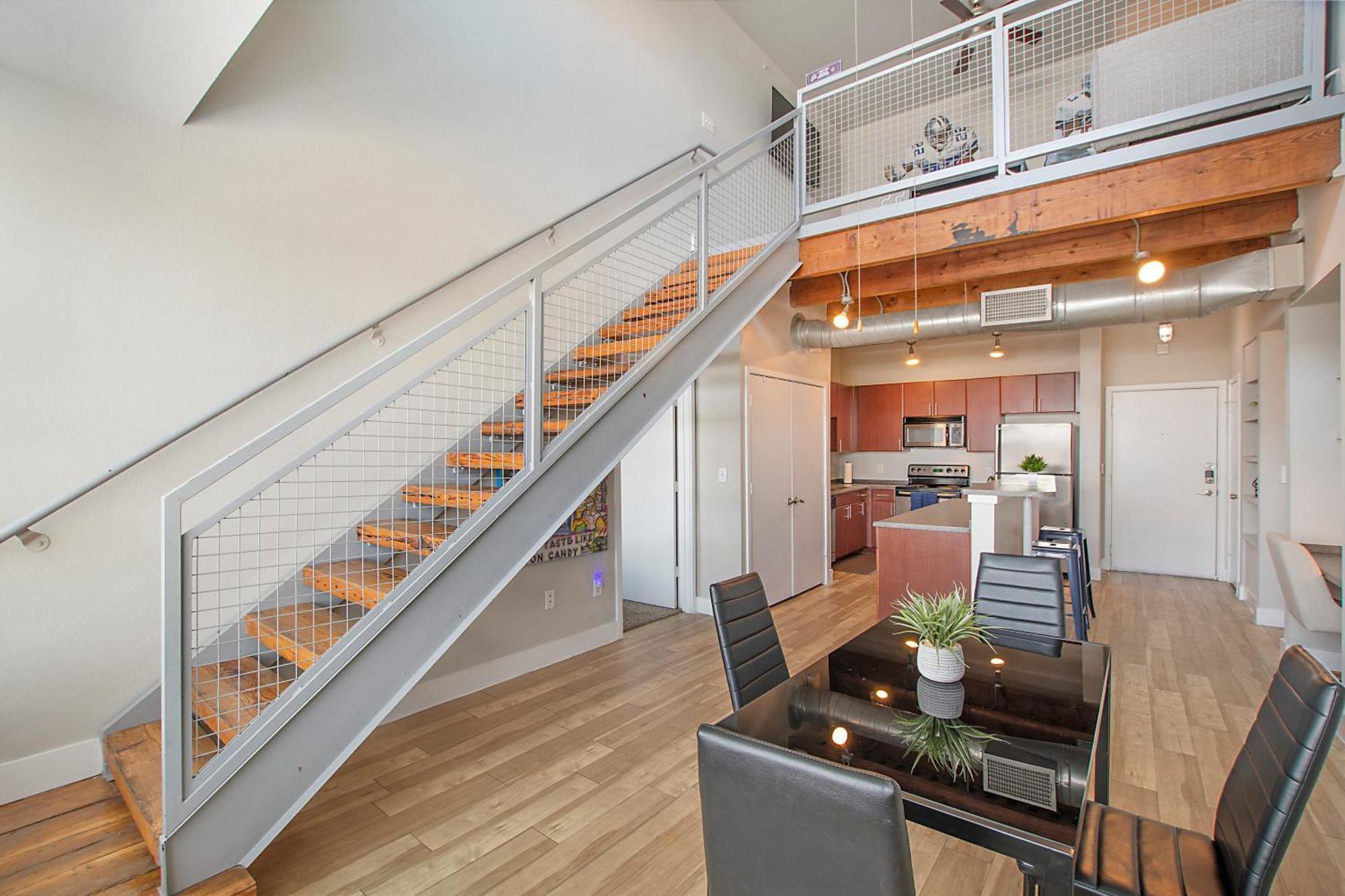 Cowboy Live, Laugh, & Loft Fort Worth 2 Bedroom Loft Downtown المظهر الخارجي الصورة