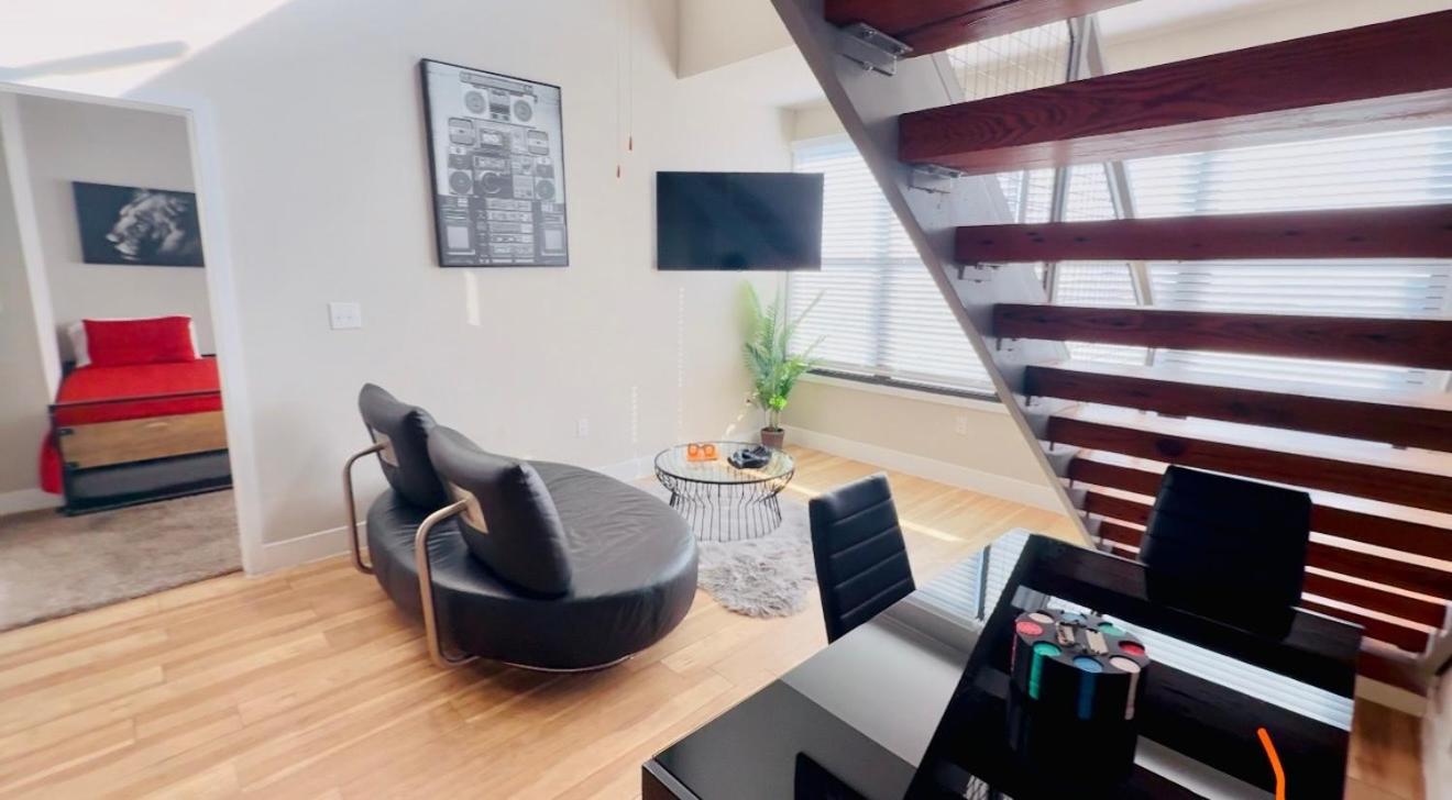 Cowboy Live, Laugh, & Loft Fort Worth 2 Bedroom Loft Downtown المظهر الخارجي الصورة